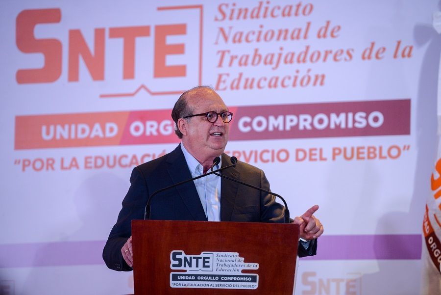 defensa de la educación pública en México