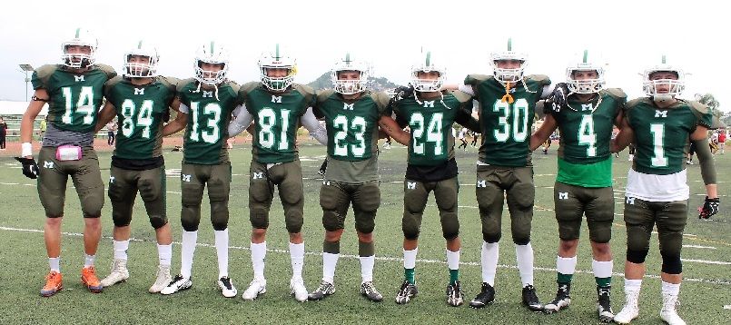 Halcones de la Universidad Veracruzana en el emparrillado del Centro para las Artes y el Deporte (CAD) en Xalapa, Veracruz