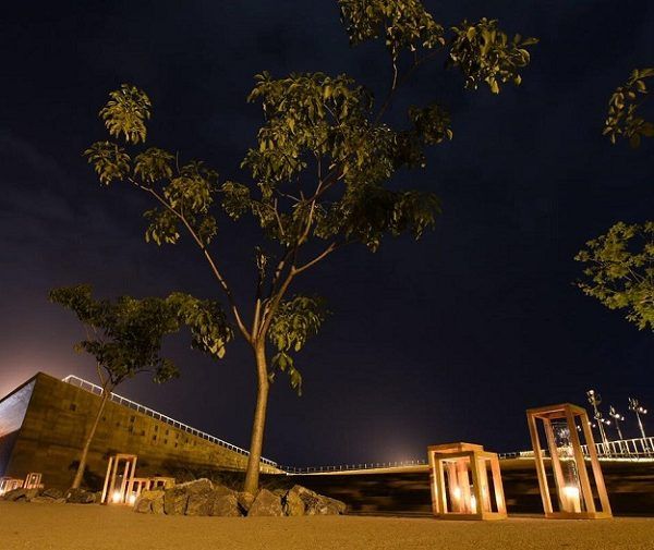 Abel Perles, Carlos Bedoya y César Mendoza a nombre del despacho Isaac Broid + Productora