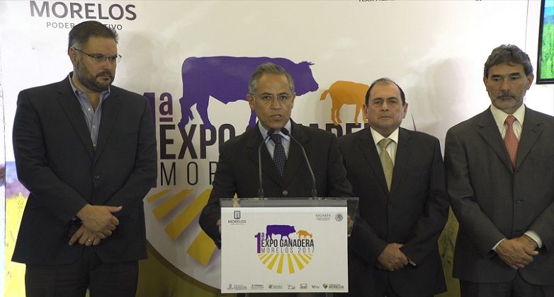 el secretario de Desarrollo Agropecuario, Roberto Ruiz Silva