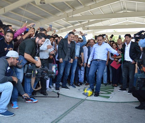 el chileno Iván Zamorano, quien vistió las playeras del Real Madrid y el América