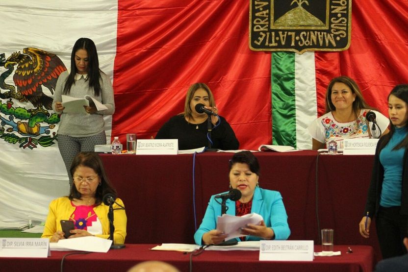 la presidente de la Mesa Directiva Beatriz Vícera Alatriste