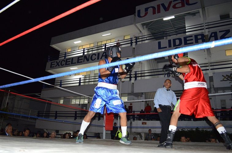 Andrés Andrade terminó por superar al pugilista morelense Walter Hernández