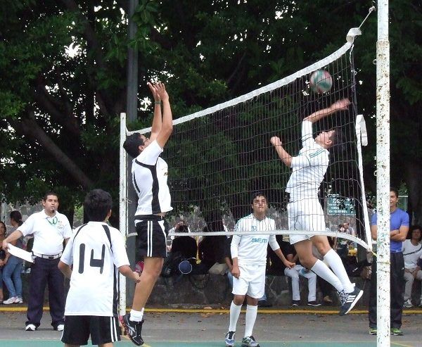 El profesor Alejandro González aprovechando las buenas relaciones con el estado vecino acordaron realizar esta competencia deportiva