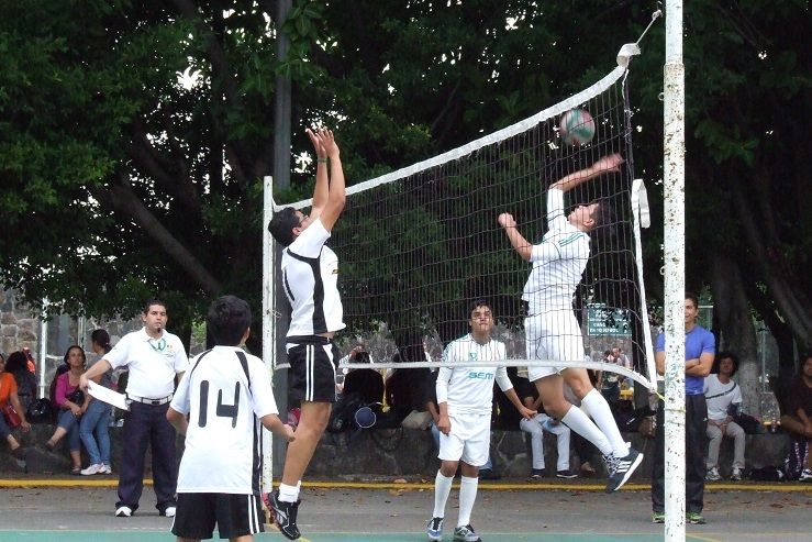 El profesor Alejandro González aprovechando las buenas relaciones con el estado vecino acordaron realizar esta competencia deportiva