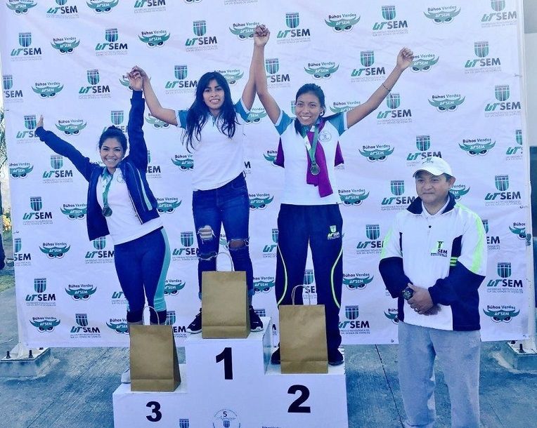 más de 500 alumnos, docentes y personal administrativo