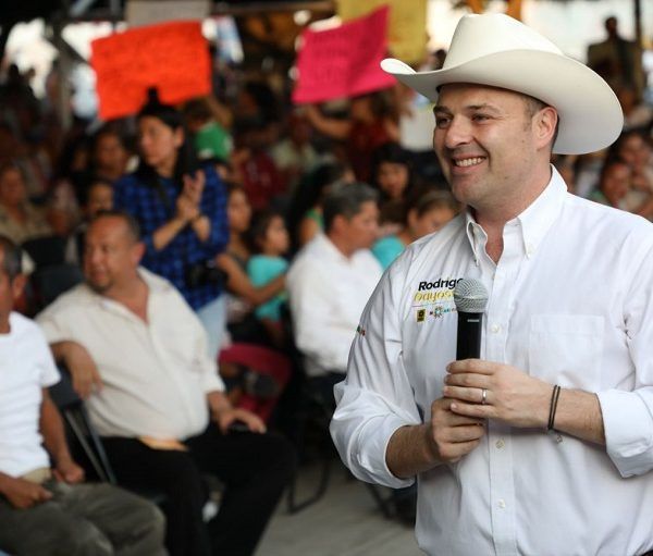 la dirigente estatal del PRD, Hortencia Figueroa Peralta