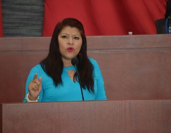 Durante la sesión ordinaria de este día, la diputada Edith Beltrán Carrillo subió a tribuna para presentar el punto de acuerdo donde también subraya que “se investigue y se dé con los responsables de los ataques sufridos la madrugada del día domingo 25 de este mes, en las instalaciones del Partido Nueva Alianza en Morelos