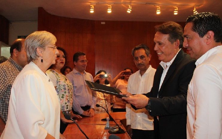 Pongan hora, lugar y vámonos a debatir cara a cara. Que escojan el tema que sea, eso no me preocupa, yo sí soy de Morelos, conozco como nadie el estado y los problemas reales de las personas