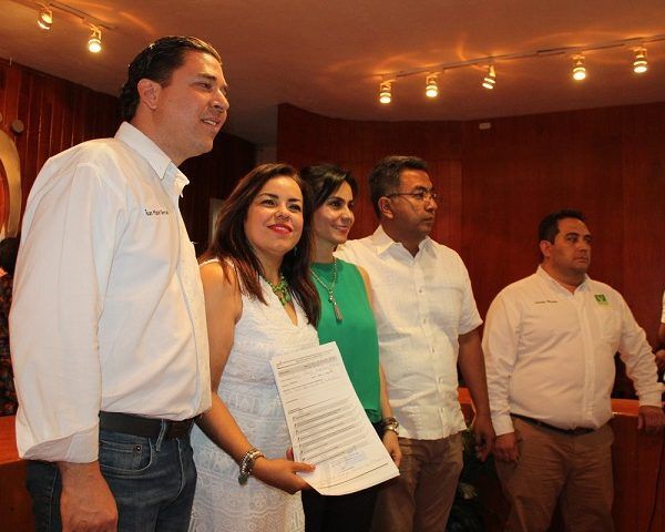 La ex presidenta del TSJ con ello se convierte en la única mujer que participará en la lucha por la Gubernatura de Morelos, toda vez que los demás partidos y coaliciones registraron a candidatos varones, además de que no tuvieron competencia y en algunos casos la decisión fue de las cúpulas partidistas