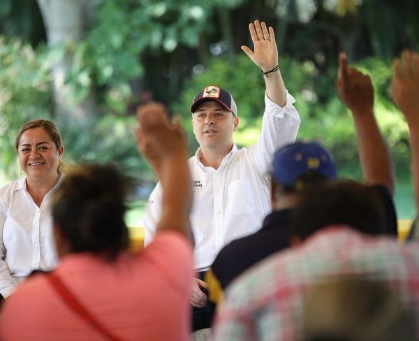 Previo a ello, en cumplimiento a sentencia del Tribunal Electoral del Poder Judicial Federal aprobó el nuevo convenio de candidatura común para postular aspirantes a gobernador, diputados locales y alcaldes por el PRD-PVEM-PSD, de conformidad con el expediente SUP-JRC-24/2018