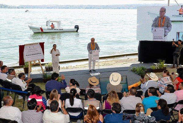 Al entregar las obras del Proyecto de Rescate Integral de las Playas Ejidales Larga, San José, Linda y Xoxocotla, en las que se invirtieron 20 millones, el mandatario aseguró que se reconstruyó la economía de Tequesquitengo