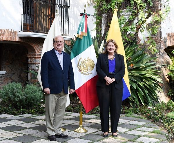 el gobernador Graco Ramírez y la Embajadora de Colombia en México, Patricia Cárdenas, en una reunión de trabajo en la Residencia Oficial del Poder Ejecutivo de Morelos