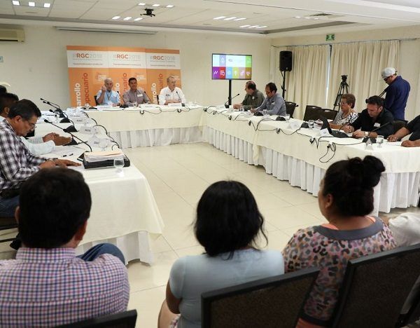 David Montes, de Mexican TA Montes; Alejandra Díaz, gerente de la Exportadora Catania; Martín Rubio, presidente de Hortalizas Truequio; Carlos Dávila, representante del Comité Estatal de Sanidad Vegetal; y Mariano Alejandro Oropeza, representante no gubernamental del Sistema Producto Ornamentales