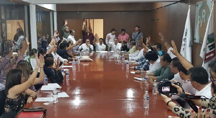 el priismo morelense designó a Rosalina Mazari Espín y Carlos Rebolledo Pérez candidatos a diputados al Congreso de Morelos por la vía plurinominal, ello pese a la inconformidad del grupo que encabeza Maricela Velázquez Sánchez