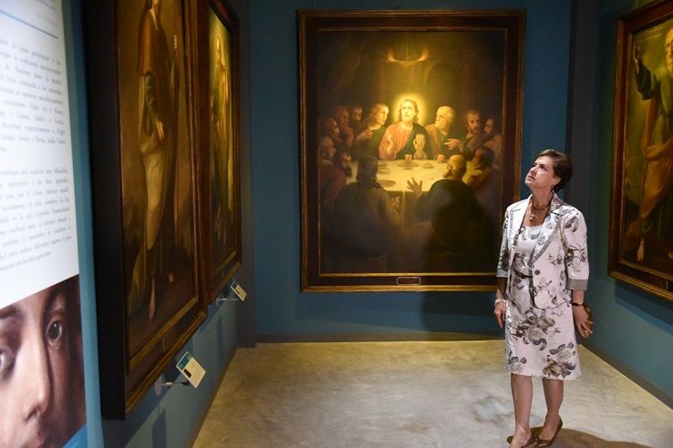 el gobernador de Morelos, Graco Ramírez; el director general del Instituto Nacional de Antropología e Historia (INAH), Diego Prieto Hernández; la directora del Instituto Nacional de Bellas Artes INBA, Lidia Camacho; y el presidente del Consejo Nacional de “Adopte una Obra de Arte”, Justo Fernández Garibay