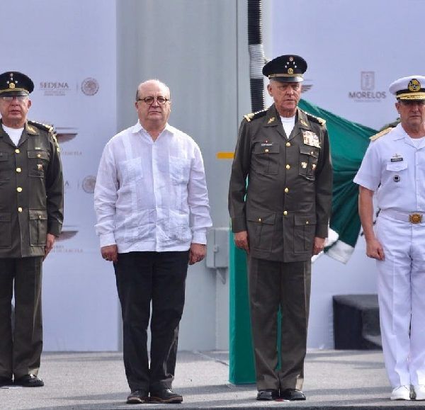 El secretario de la Defensa Nacional, Salvador Cienfuegos Zepeda, consideró que quien quiera dirigir el destino de los mexicanos debe seguir el ejemplo de unidad, congruencia y honestidad de José María Morelos y Pavón