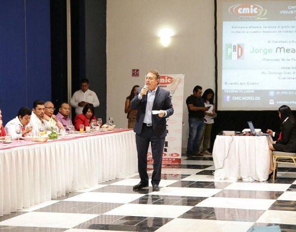 Al sostener un encuentro de trabajo con los integrantes de la delegación Morelos de la Cámara Mexicana de la Industria de la Construcción (CMIC) que encabeza Miguel Rojas, el priista resaltó la importancia de que Morelos cuente con obras de desarrollo bien planeadas a corto y mediano plazo "a fin de que la alternancia no haga que se pierda lo que ya tenemos"