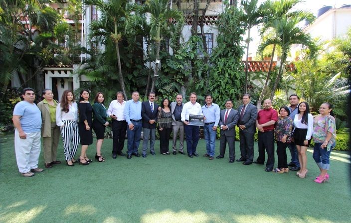 El candidato a gobernador por el PRI, Jorge Meade Ocaranza, se comprometió a implementar nuevos y mejores protocolos en materia de seguridad y tomar acciones eficientes que contribuyan a abatir la corrupción y la impunidad en todas las esferas de gobierno