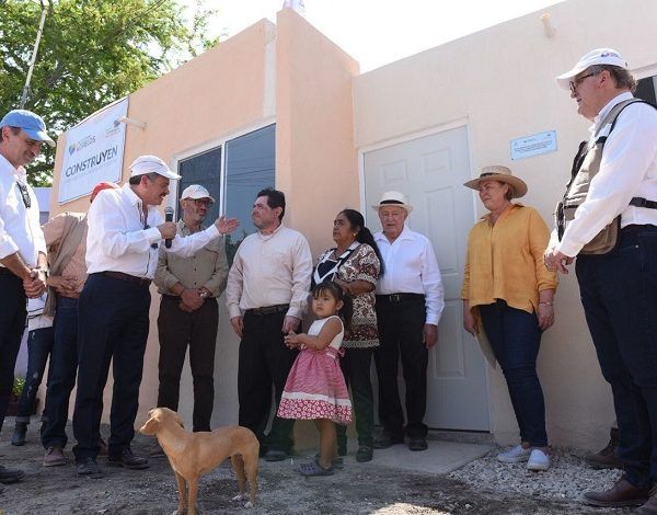 Supervisaron la terminación de la reconstrucción del Jardín de Niños "Lago de Cuitzeo", que tuvo daño total, y el avance en la escuela primaria "Gral. Emiliano Zapata", que sufrió la destrucción total de cuatro de sus seis aulas y la dirección; el inicio de la construcción de un templo; y anunciaron la intervención de la plaza principal y la edificación de un centro de convivencia social