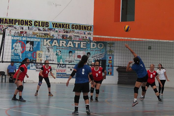 Para el primer juego la cita es en punto de las 16:00 horas en la rama varonil de la categoría Preparatoria, en la que se enfrentarán los representativos de los Halcones del Tec Milenio quienes enfrenten tendrán como rival a los del representativo estudiantil La Salle, juego bastante atractivo en esta división en una rivalidad que fue creciendo en el terreno de juego, y en esta ocasión se estarán viendo las caras frente a frente en un choque en la que los pronósticos lucen bastante equilibrados para ambas partes, o sea que los aciertos serán importantes para la suma de los puntos