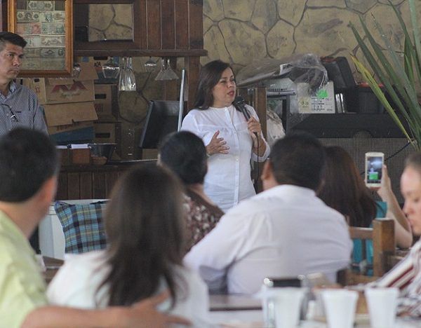 El sábado 2 de junio, en la ciudad de Cuautla, acudió a una reunión con profesionistas de diferentes ramos como ingenieros, médicos, arquitectos y abogados, por mencionar algunos, donde en coordinación con el candidato a la presidencia municipal de Cuautla por el PVEM Celestino Carranza, dieron a conocer a los más de 100 asistentes, la filosofía partidista del Verde Ecologista, así como las propuestas de campaña de ambos aspirantes