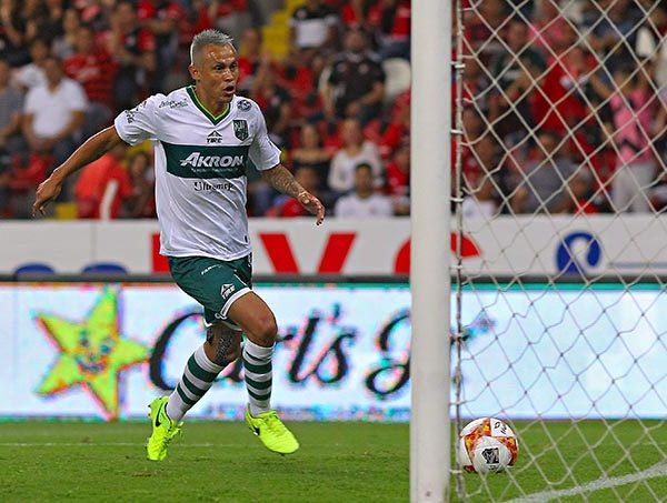 Los Cañeros del Club Atlético Zacatepec se anotaron importante victoria en el arranque de la Copa MX, en el grupo seis, al vencer en el estadio Jalisco al conjunto de los Rojinegros del Atlas, que fueron quienes tuvieron más tiempo el balón, pero los azucareros fueron los que aprovecharon las desatenciones defensivas de los anfitriones, para llevarse la victoria con final de 1-2