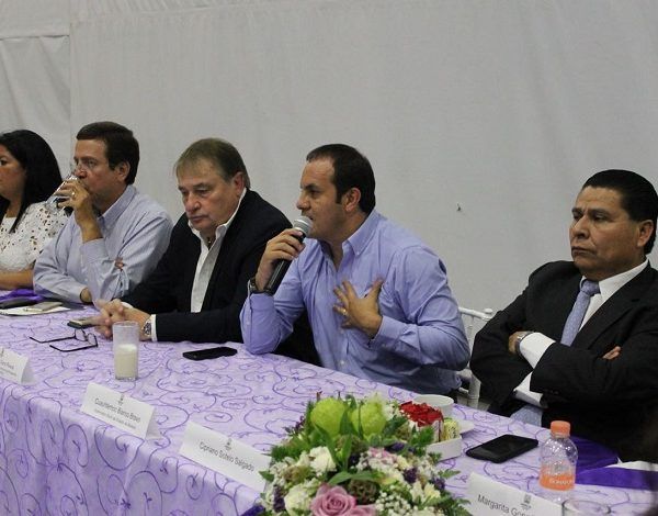 En reunión privada y de cara a la renovación de los poderes Ejecutivo y Legislativo, Cuauhtémoc Blanco Bravo y diputados locales electos abordaron tema de la gobernabilidad durante la transición
