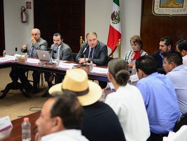 Reiteró que de parte del gobierno de Cuauhtémoc Blanco existe toda la voluntad de formar equipo, por lo que los convocó a tener comunicación permanente con cada integrante del gabinete, para atender los temas específicos