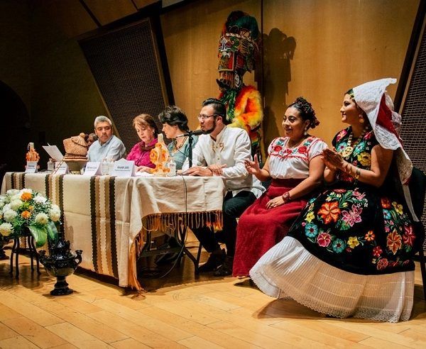 Será Oaxaca el estado invitado a esta gran celebración que este año regresa al Centro Cultural Jardín Borda, informó la titular de la STyC, Margarita González Saravia, quien encabezó la rueda de prensa en que esta mañana se dio a conocer la programación del festival