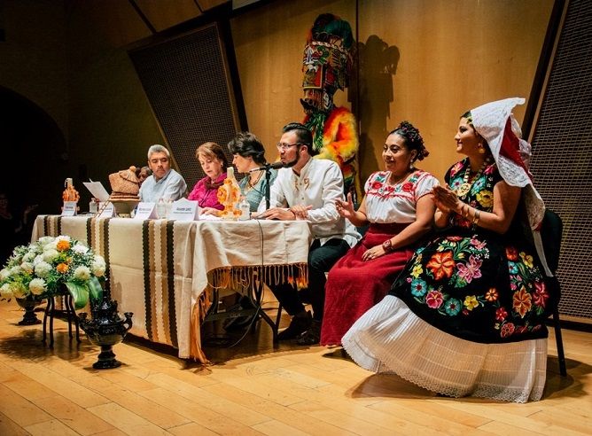 Será Oaxaca el estado invitado a esta gran celebración que este año regresa al Centro Cultural Jardín Borda, informó la titular de la STyC, Margarita González Saravia, quien encabezó la rueda de prensa en que esta mañana se dio a conocer la programación del festival