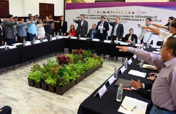 Ante autoridades federales, estatales y de los 14 municipios que conforman las dos zonas metropolitanas de la entidad, el Gobernador afirmó que se requiere de la participación de todos para salir adelante, “es la única forma que yo entiendo para entregar a nuestra gente resultados”