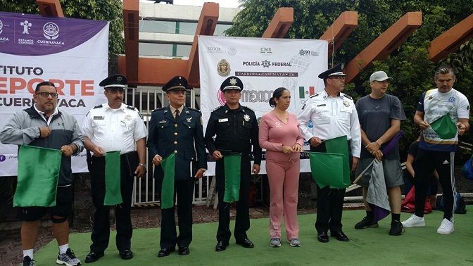Los corredores recibieron el banderazo de salida con ascenso sobre la avenida Zapata y en menos de 20 minutos ya estaban de regreso, destacando instituciones educativas que vieron acción en esa justa, donde los ganadores en equipo fueron los estudiantes de la UNIVAC, del rector Jorge Arizmendi García