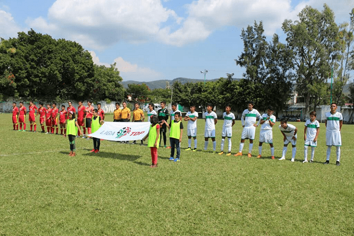 Luego de una serie de partidos con buenos dividendos y con la etiqueta de invictos llegaron a la cita de este cuarto compromiso en la que no había duda en la confianza de los jugadores locales de conseguir al final de los 90minutos de juego con los tres puntos en sus manos, sin embargo la historia fue bastante diferente en el terreno de juego, en el que los visitantes tomaron la batuta del juego, dieron pausa a sus avances, dieron ritmo en la cancha y ello durmió a los anfitriones que no pudieron hacerse dueños de la esférica
