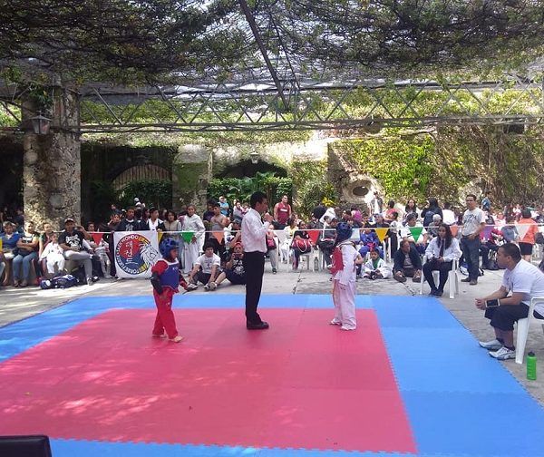 El Instituto Superior de Taekwondo (ISTKD) celebró un aniversario más, tiempo en el cual ha logrado mantenerse por más de 19 años en este deporte, que ha llevado a las colonias más marginadas brindando oportunidades a niños y jóvenes para practicar este deporte, y ello ha sido uno de sus principales bastiones en la entidad para ganarse el respeto, la admiración de cada uno de sus afiliados quienes han depositado su confianza en cada una de escuelas llegando más alumnos a formar su carácter con la actividad de una actividad deportiva en su desarrollo académico, y profesional