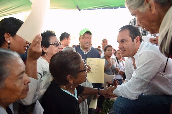 El mandatario recorre los municipios junto con su esposa y presidenta del Sistema DIF Morelos, Natalia Rezende Moreira, y el jefe de la Oficina de la Gubernatura, José Manuel Sanz Rivera
