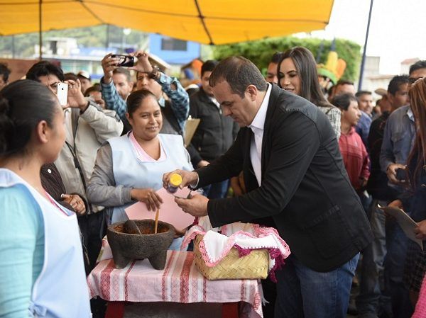 Anunció que en esta nueva etapa de Morelos se pondrá en marcha un plan de reactivación económica y social en la entidad, el cual incluye la reapertura del Aeropuerto Mariano Matamoros, ubicado en Temixco, y una nueva central de autobuses