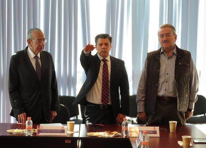 El pasado 10 de octubre, el diputado Andrés Duque Tinoco, del Partido Encuentro Social, partido que postulo a Blanco Bravo, logró que su esposa, Fabiola del Sol Urióstegui Alvear, fuera designada nueva directora general del Instituto de Crédito para los Trabajadores al Servicio del Gobierno del Estado de Morelos (ICTSGEM)