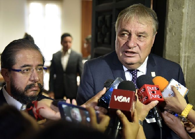 José Manuel Sanz Rivera, jefe de la Oficina de la Gubernatura, informó que la propuesta se realizó de manera conjunta esta mañana durante la tercera sesión de la mesa de trabajo en materia de seguridad, instalada entre el Grupo de Coordinación Morelos y el Gobierno de México