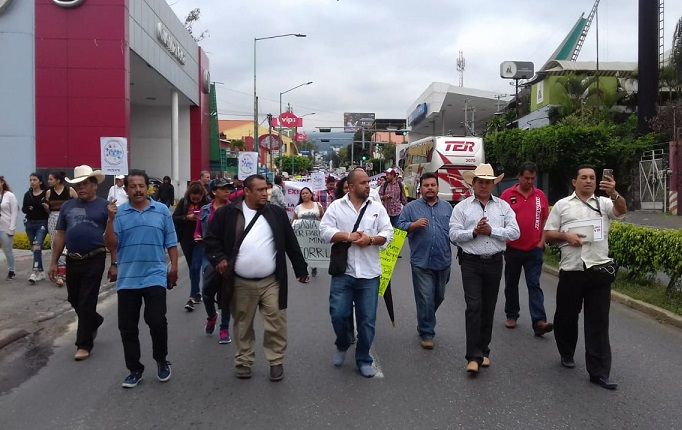 Christian Montero, a nombre de las organizaciones convocantes a la marcha, exigió al gobernador Cuauhtémoc Blanco asuma su responsabilidad en el tema de seguridad y lleve a a cabo la destitución del vicealmirante Ortiz Guarneros porque no ha dado los resultados que esperan los morelenses; le recordó al mandatario que el nuevo comisionado de Seguridad proviene de Veracruz, entidad en la que la violencia y ejecuciones son mucho más graves que en Morelos allá no dio resultados
