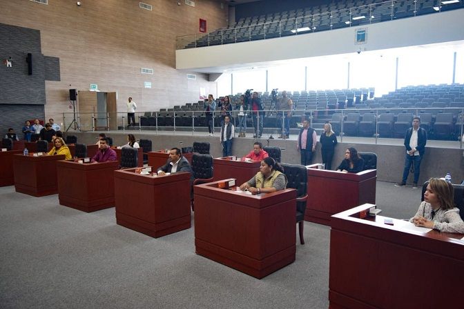 la dirigencia estatal del Partido de la Revolución Democrática, que encabeza Matías Quiroz Medina, expresó lamentó la falta de interés del gobernador Cuauhtémoc Blanco Bravo, en el análisis del paquete económico para el próximo año, lo que provocó que a unas horas de concluir el 2018 no se tenga aprobado el presupuesto