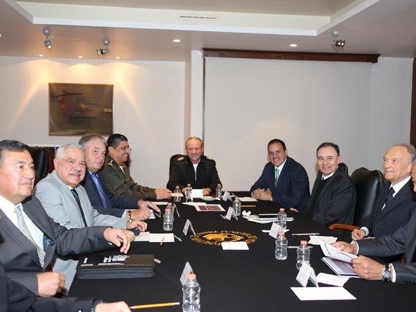 el secretario de la Defensa Nacional, Luis Cresencio Sandoval González; el secretario de Marina, Rafael Ojeda Durán; y el encargado de despachi de la Procuraduría General de la República, Alejandro Gertz Manero