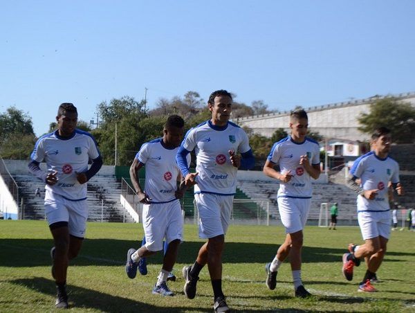 Club Atlético Zacatepec se pone un nuevo reto en el terreno profesional, recordando aquellas victorias en ediciones anteriores sobre Tigres, Necaxa, Atlas, Querétaro, Pachuca y León. No hay mejor forma de explicarlo que cómo lo hace el estratega Ricardo Valiño: “Ya en el campo no importa para quién juegas, ni la categoría, al final son 11 hombres contra otros 11”