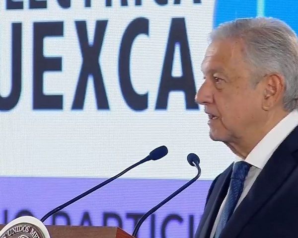 Recordó que la inversión en la construcción de la Termoeléctrica es de más de 25 mil millones de pesos y ésta pertenece a la Comisión Federal de Electricidad; además, habrá de garantizar el suministro de energía eléctrica en Morelos, cuyos habitantes se verán favorecidos con la reducción de las tarifas, apuntó el mandatario