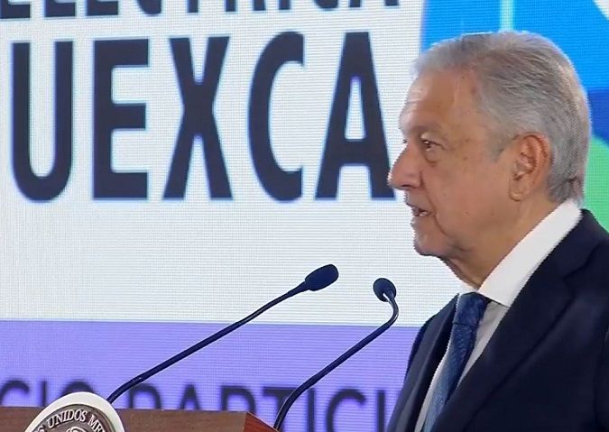 Recordó que la inversión en la construcción de la Termoeléctrica es de más de 25 mil millones de pesos y ésta pertenece a la Comisión Federal de Electricidad; además, habrá de garantizar el suministro de energía eléctrica en Morelos, cuyos habitantes se verán favorecidos con la reducción de las tarifas, apuntó el mandatario