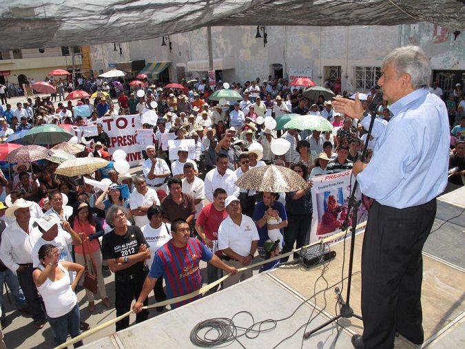 En su calidad de dirigente del Movimiento de Regeneración Nacional (MORENA), el hoy presidente de la República se comprometió a defender a los pueblos de Morelos para evitar que le impongan construcciones que los afecten