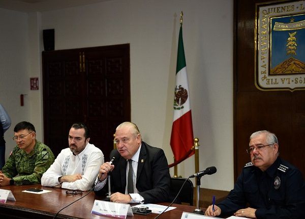 Aseguró que los prestadores de servicios que así lo deseen, solo tienen que solicitarlo a la Comisión Estatal de Seguridad (CES) y de esta manera se podrá realizar el enlace, lo que duplicaría la vigilancia en sus negocios, con el fin de ofrecer mayor seguridad a sus clientes y comensales