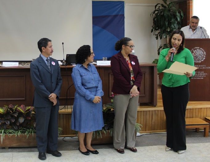 La conferencia, que fue dictada por Keila González Hilario, gerente de Programa Residente de National Democratic Institute (NDI), destacó la lucha por la igualdad y reconocimiento de los derechos de la mujer desde 1758 a la fecha, en la que se dijo que si bien se han logrado importantes alcances, aún hace falta mucho camino por transitar para consolidar la participación de las mujeres en la vida pública de los municipios, estados, el país e internacionalmente