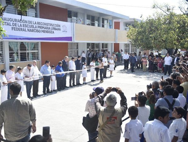 Al entregar la rehabilitación de la escuela primaria urbana federal Narciso Mendoza de Cuautla, la cual sufrió graves afectaciones a causa del sismo del 19 de septiembre del 2017, aseguró que la demora en la reconstrucción se debió al desvío de recursos de la anterior administración