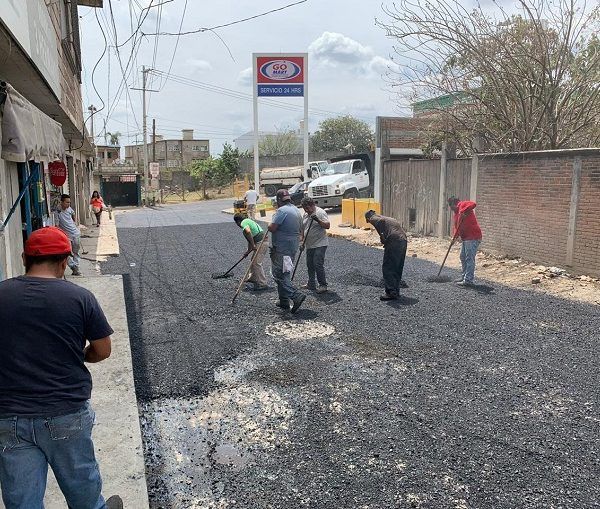 En Loma Bonita se hicieron trabajos de recuperación de la carpeta asfáltica de la calle Gavilán.